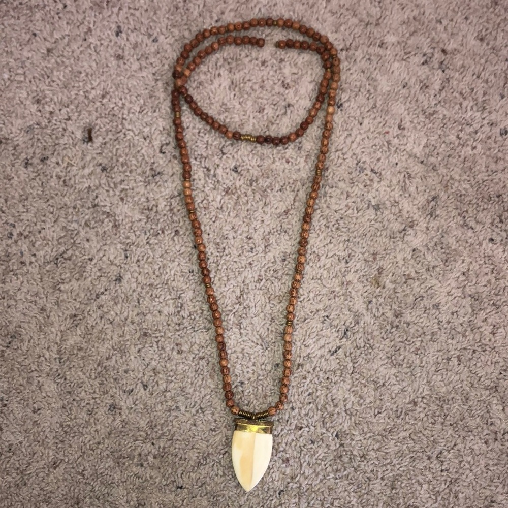 Beaded boutique necklace with pendant